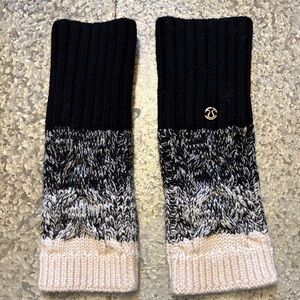 Lululemon Twisted Bliss Fingerless Gloves MSRP $39